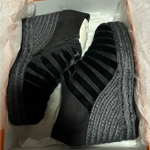 Castaner Celeste - Picture 2 of 5